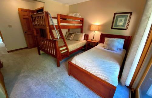 O8 Renovated Forest Cottage Townhome with great Mt Washington views fast wifi Walk to skiing - Foto 76