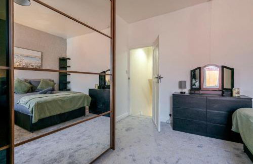 Westfield House, 2BR Sleeps 6, Oldham - Photo 18