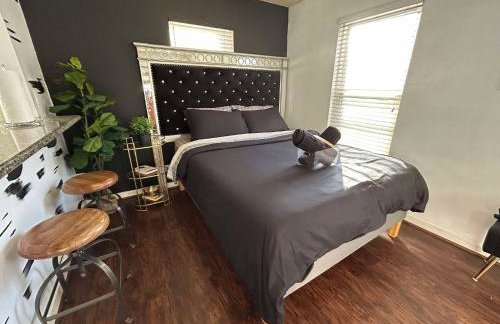 Trendy and modern apartment at rice village - Foto 9