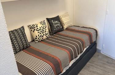 Studio vue port, parking privé, terrasse, clim - Photo 15