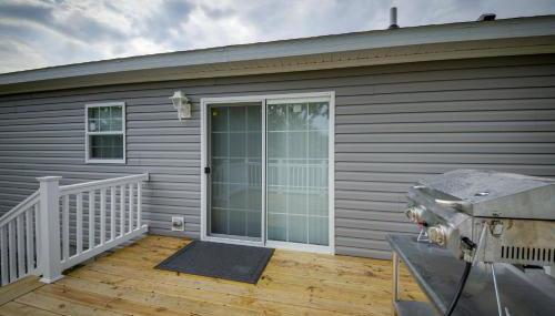 Efficiently Equipped Lewis Home Deck and Gas Grill! - Foto 3