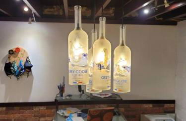 Live in this iconic East Side lower level unit - Foto 7