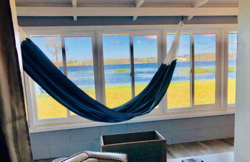 Cozy Lake Front Cottage - Photo 20