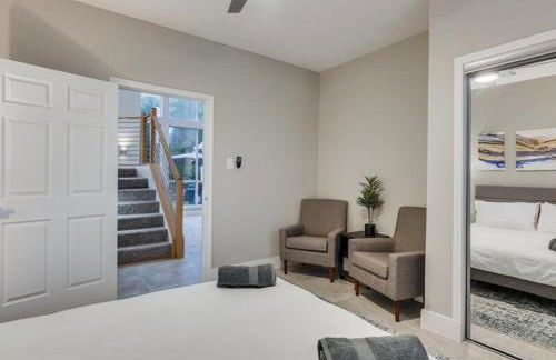 Captivating 6BR 3B Home with Pool & Fire Pit - Foto 47