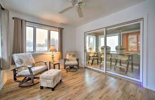 Lakefront Bolton Retreat with Balcony and Views! - Foto 27