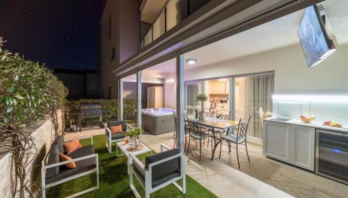 Apt GioAn Novigrad, 500m to Sea, private heated Jacuzzi, BBQ, free parking - Foto 4