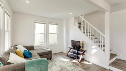 Walk to River, Parks and Dining Family Home with Yard - Foto 5