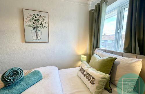 Stylish 3-Bedroom St Helens Home with Parking & Wi-Fi - Foto 2
