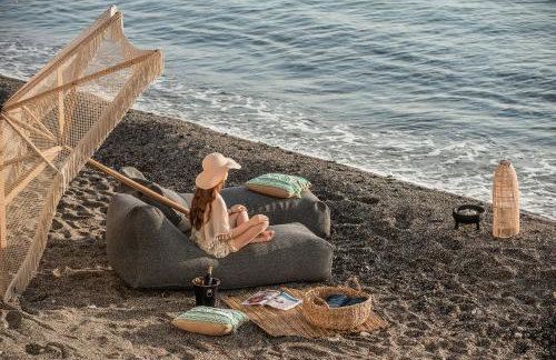 Khroma Luxury Suite 2 Beach front apartment - Photo 12