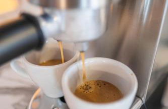 Gehobenes Ambiente in historischer Wohnung - Photo 16