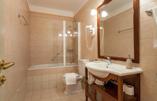 Your Family Oasis by the Sea Villa Mir Vami, heated pool - Photo 22