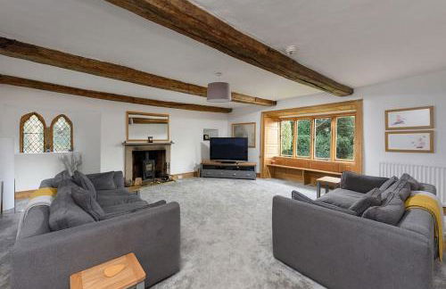 10 Bed Stunning House in village, with Hot Tub - Photo 29