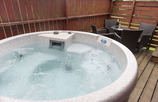Conifer Lodge 25 With Hot Tub, Newton Stewart - Foto 14