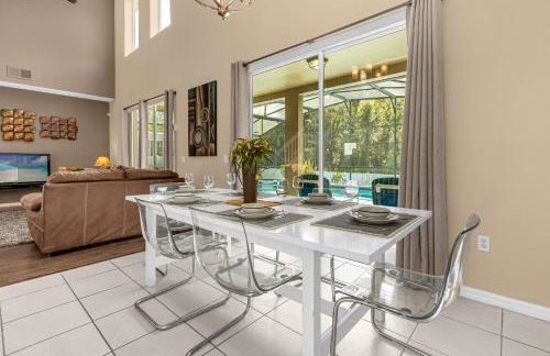 Upstay Home w Pool Hot Tub & Patio - Pet Friendly - Foto 3