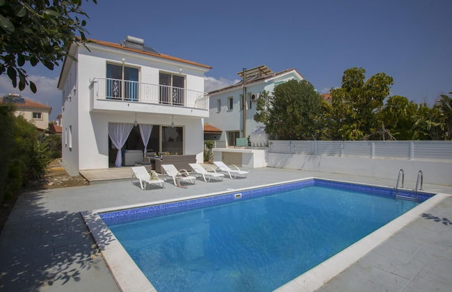 Villa Iris Mazotos in Larnaca - Foto 1