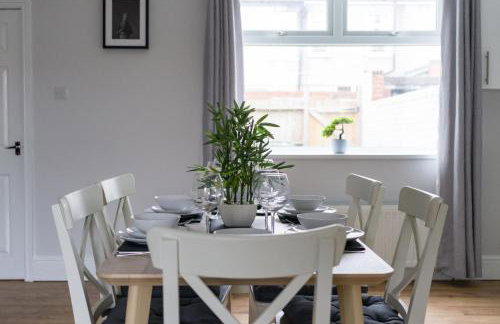 East House-Sleeps 5-Pet friendly-Garden-Parking - Foto 8