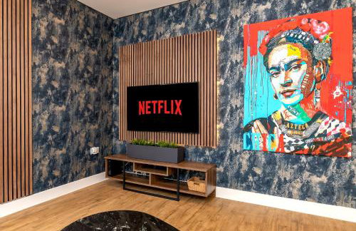 LUXURY AIRPORT SUITE, FREE Parking, FANTASTIC Location, Close To Airport, Train Station And Town Centre - Foto 9