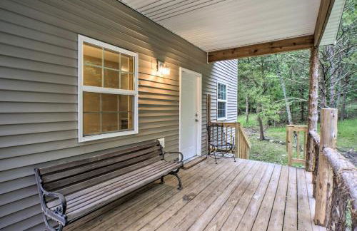 Lakeside Blue Eye Escape with Game Room and Hot Tub! - Foto 33