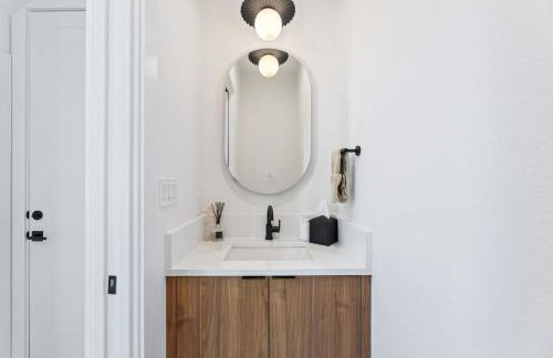 Luxury Getaway Near AT&T Stadium - 4BR Entire House-Hot Tub & Arcade - Foto 41