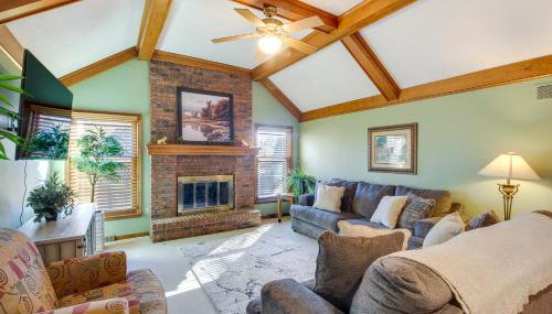 Overland Park Family Home with Game Room and Backyard! - Foto 2