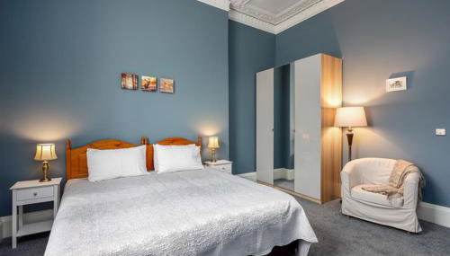 A two bedroom apartment - Victorian Villa at 8 Priestfield Road - Foto 4