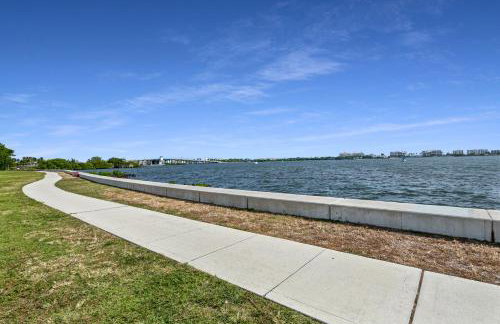 Historic Waterfront estate With Yard & Modern Kitchen - Foto 61