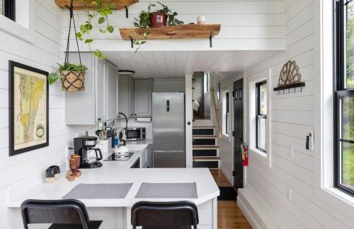 Haven Tiny House w hot tub on river near Stowe - Foto 3