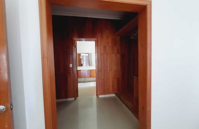 2 Minutes Walk to Beach Huge 3 bdrm Condo with Pool - Photo 3