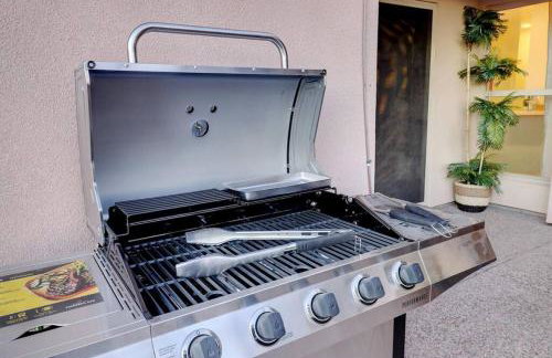 Epic 6BR with Pool, Spa and Fire Pit - Walk to Trails - Foto 12