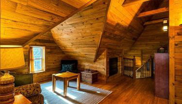 THE LOFT 3 level urban cabin with a HUGE patio! - Foto 4