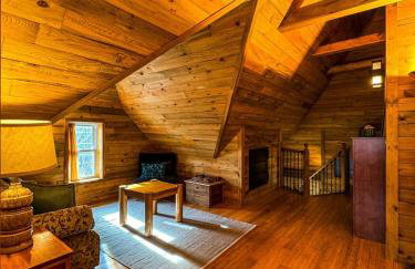 THE LOFT 3 level urban cabin with a HUGE patio! - Foto 4