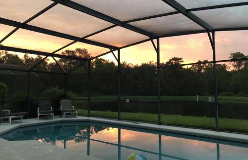 Sunny lake view villa with pool spa - close to attractions - Foto 41