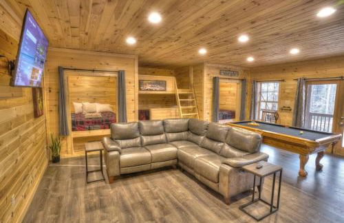 Luxury Cabin Sleeps 8 with creekside fire pit near Helen GA - Foto 23