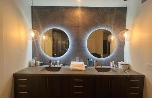 The Arts House - Private and Gated Home in Silver Lake with Pool & Views - Photo 16