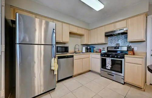 Modern Family Home, Close to Typhoon Texas and Tesla Gigafactory - Photo 5