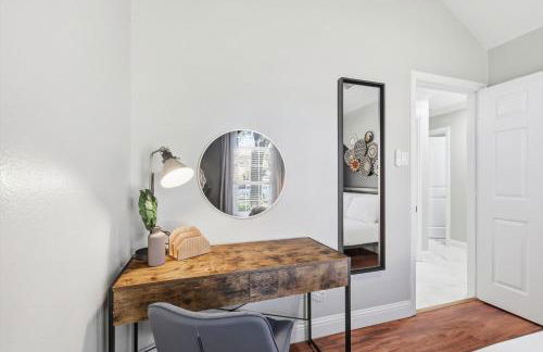 4-BD 2-BA with Backyard Pool Retreat + Game Room - Foto 22