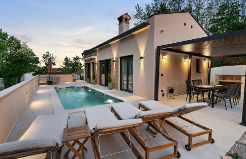 Charming Villa Harmonia with Heated pool and Indoor Jacuzzi surrounded by nature - Photo 2