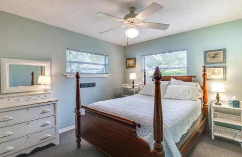 Water Access and Beach Area Crooked Lake Escape - Foto 17