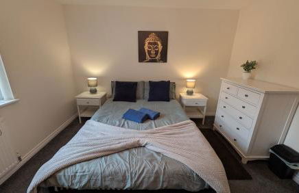 Large Modern House with Private Parking - Foto 68