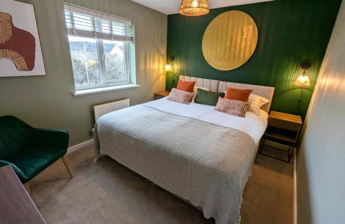 CHERRYTREES 5 Bed House, Sleeps 10, 3 Bathrooms, Parking, Ideal for Groups and Work Stays - Foto 5