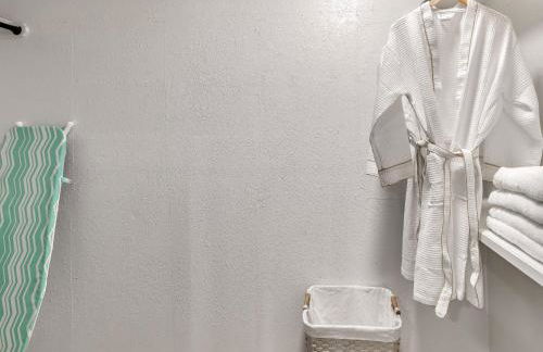 The Pine Haus- Luxury stay with Pickleball, Hot Tub, Fire Pit - Foto 34