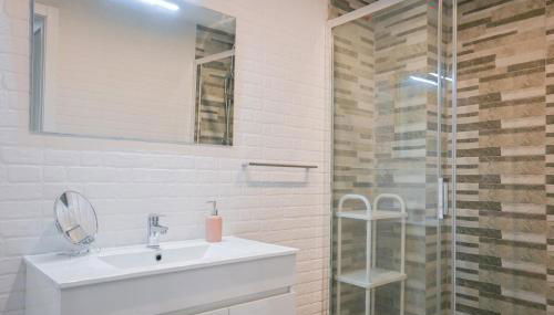 Apartment with Balcony on Calle Santa Engracia Temporal SEN1692 - Foto 3