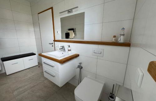 luxuriöse Villa Möwengeflüster - 220qm große Ferienwohnung für bis zu 8 Gästen mit Sauna direkt am Goitzschesee - Foto 31