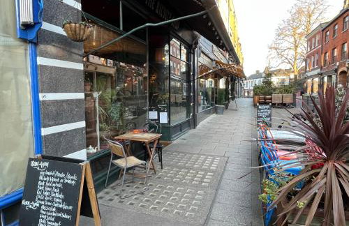 Charming 1 bed loft in 16C house in city centre - Foto 12