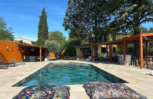 Villa Soleil Piscine Jacuzzi Pétanque Espace bbq billard et salons extérieurs - Foto 52