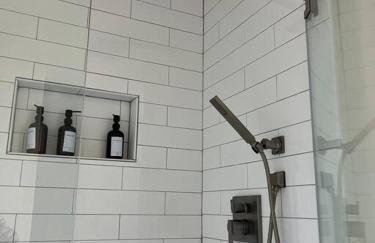 HotTub-King Bed -Fire pit-BBQ-Pristine Kitchen - Foto 2