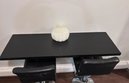 The Layover Lounge - Foto 12