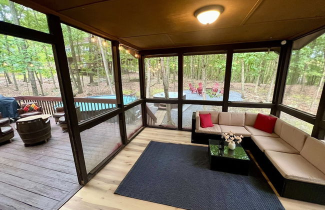 4BD Family Cottage in Pocono Forest W Private Pool & Hot-tub by RedAwning - Foto 42