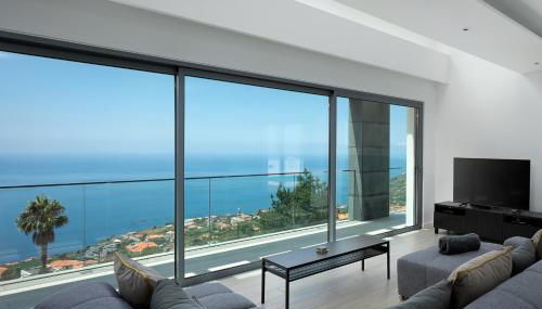 SKYFALL VILLA - Photo 2