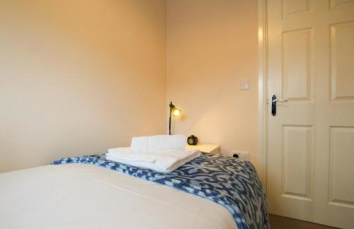 Modern 3-Bedroom Home in Quiet Cul-de-Sac w Parking by Rework Accommodation - Foto 33